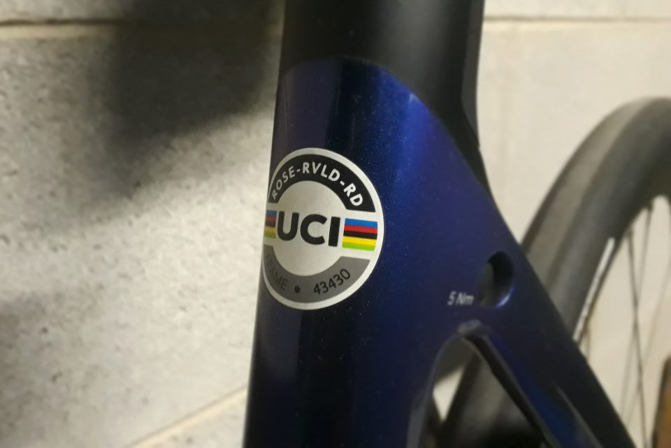 L’adesivo UCI sulle nostre biciclette: significato e valore